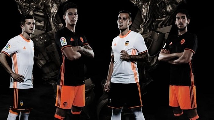 Valencia home and away kit 16/17