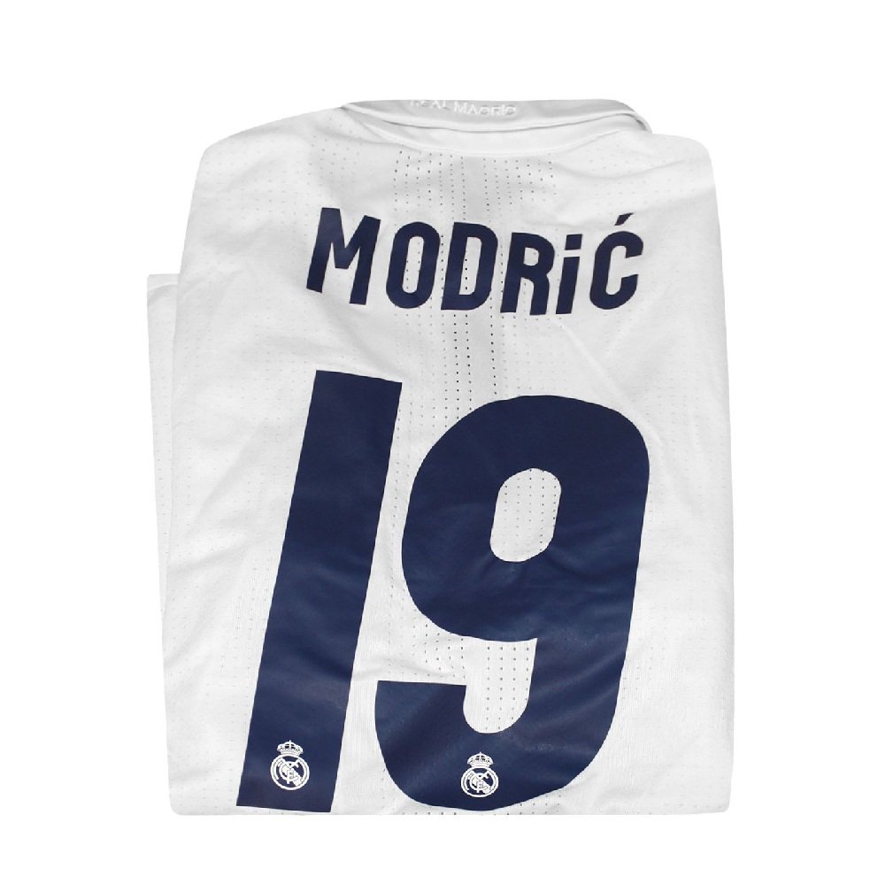 Modric 19 name and number kit 2016/17 style.